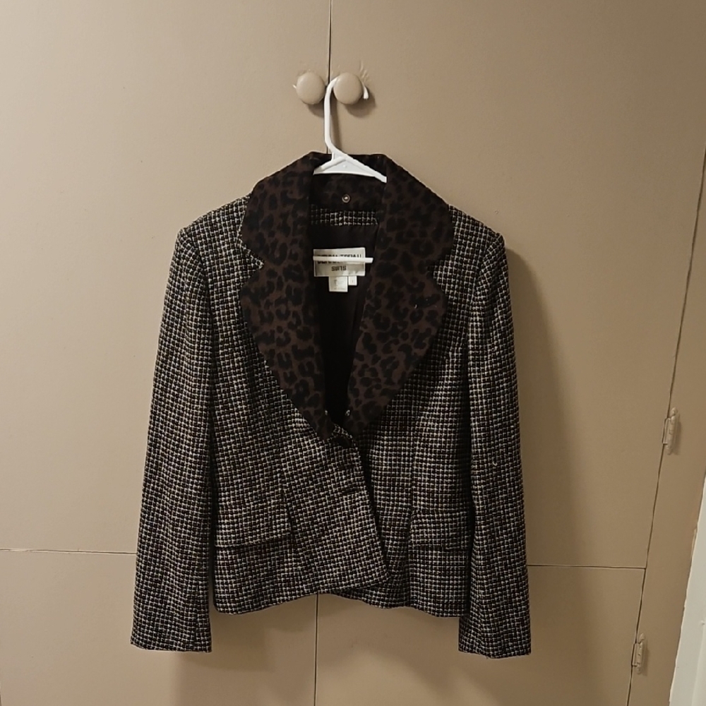 Chic Houndstooth Blazer with Leopard Collar